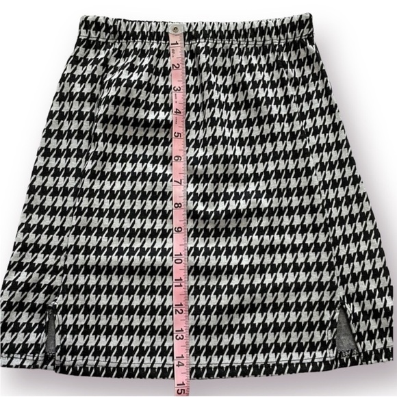 Olivia Rae NY Houndstooth M-Slit Black and White Mini Skirt - Picture 4 of 5
